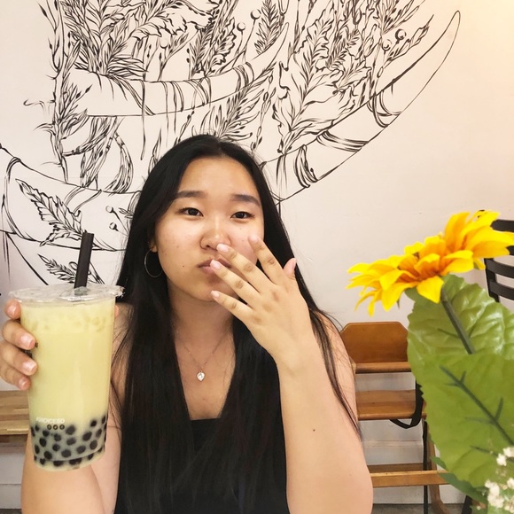 Meet your Posher, Jiwon - Picture 1 of 1